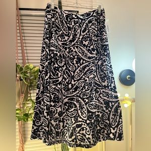 Black and White Stretchy Skirt 🖤